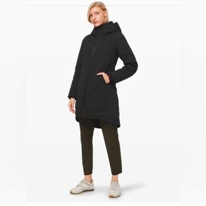 Lululemon Winter Warrior Parka in Black size 6